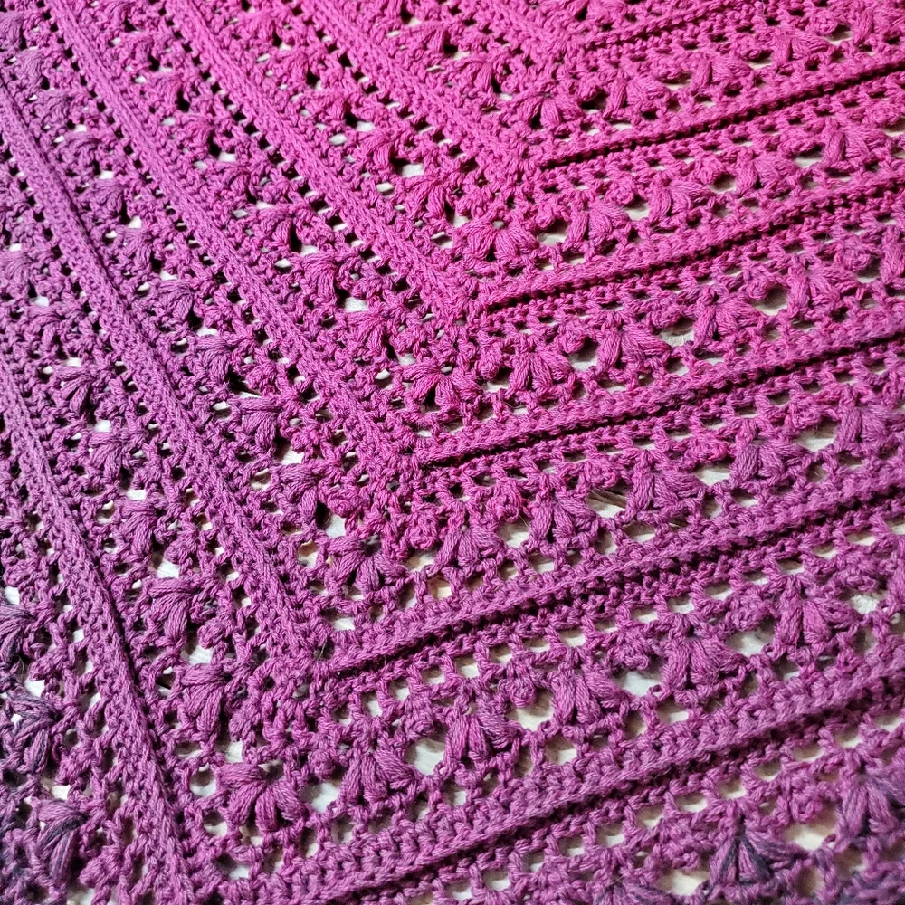 💖 New Handmade Crochet Light weighted Baktus / Shawl / Triangular Scarf